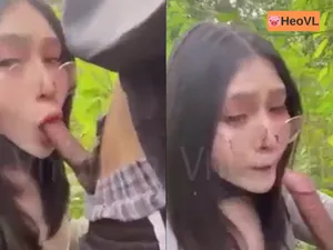 đi dã ngoại tiện địt nhân tình ở trong rừng