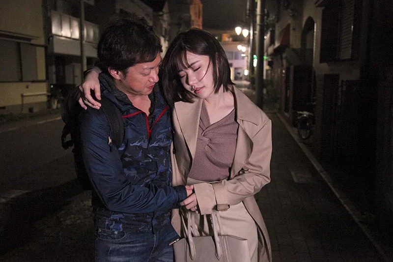 đưa đồng nghiệp nữ nhậu say xỉn vì cãi nhau với gã chồng về nhà